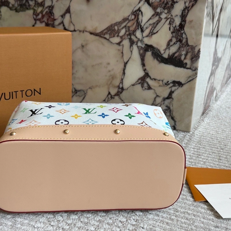 A favorite double-zipper toiletry bag-box