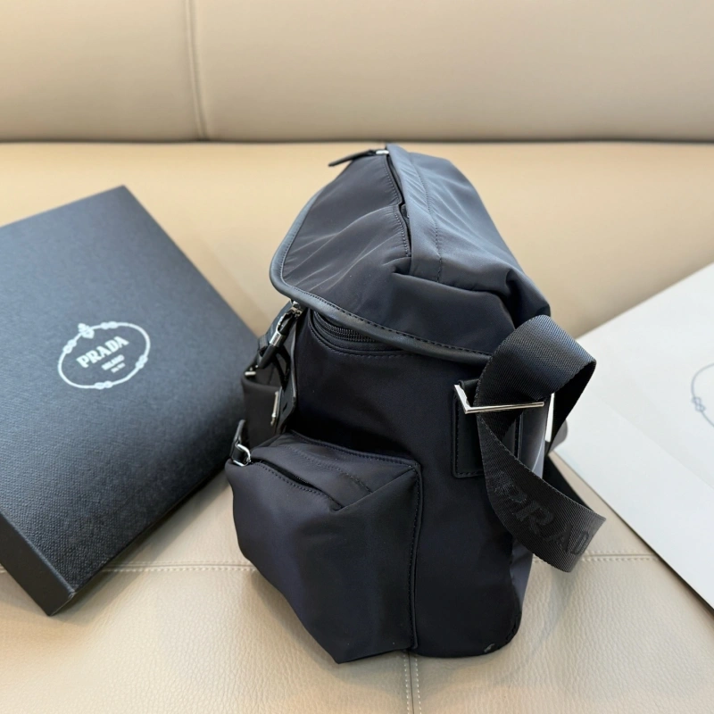 Durable & Scratch-Resistant Nylon Material-no box