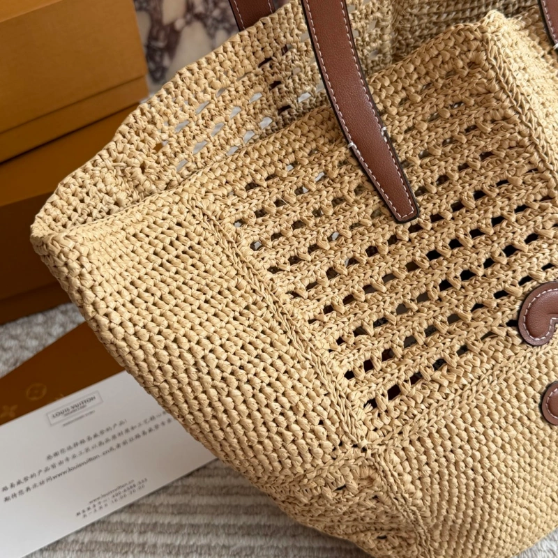 Vacation vibes with my new straw tote-no box