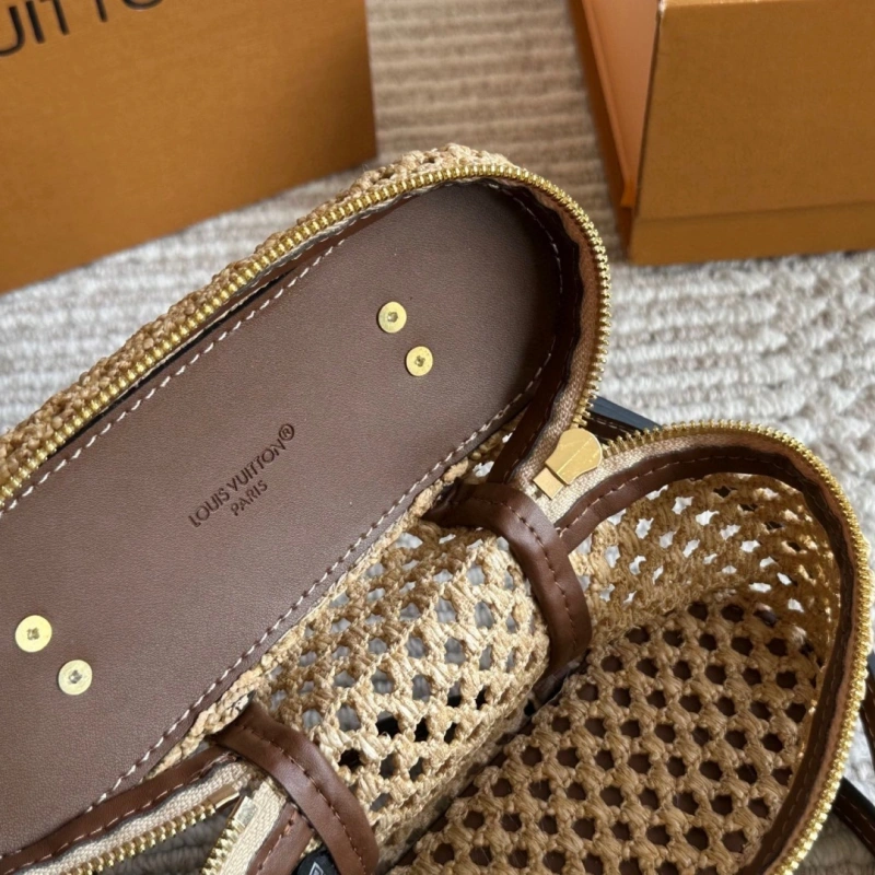 L’s latest raffia bag-box