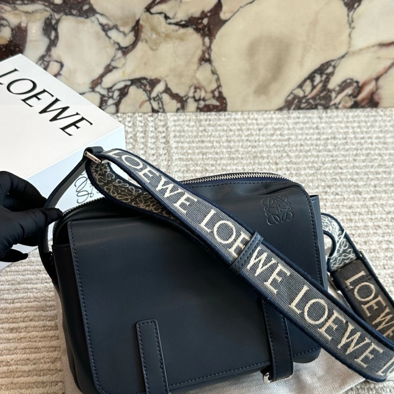 Wide strap printed flap messenger bag-box