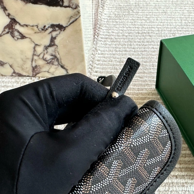 Mini shopping bags that belong to the season-box