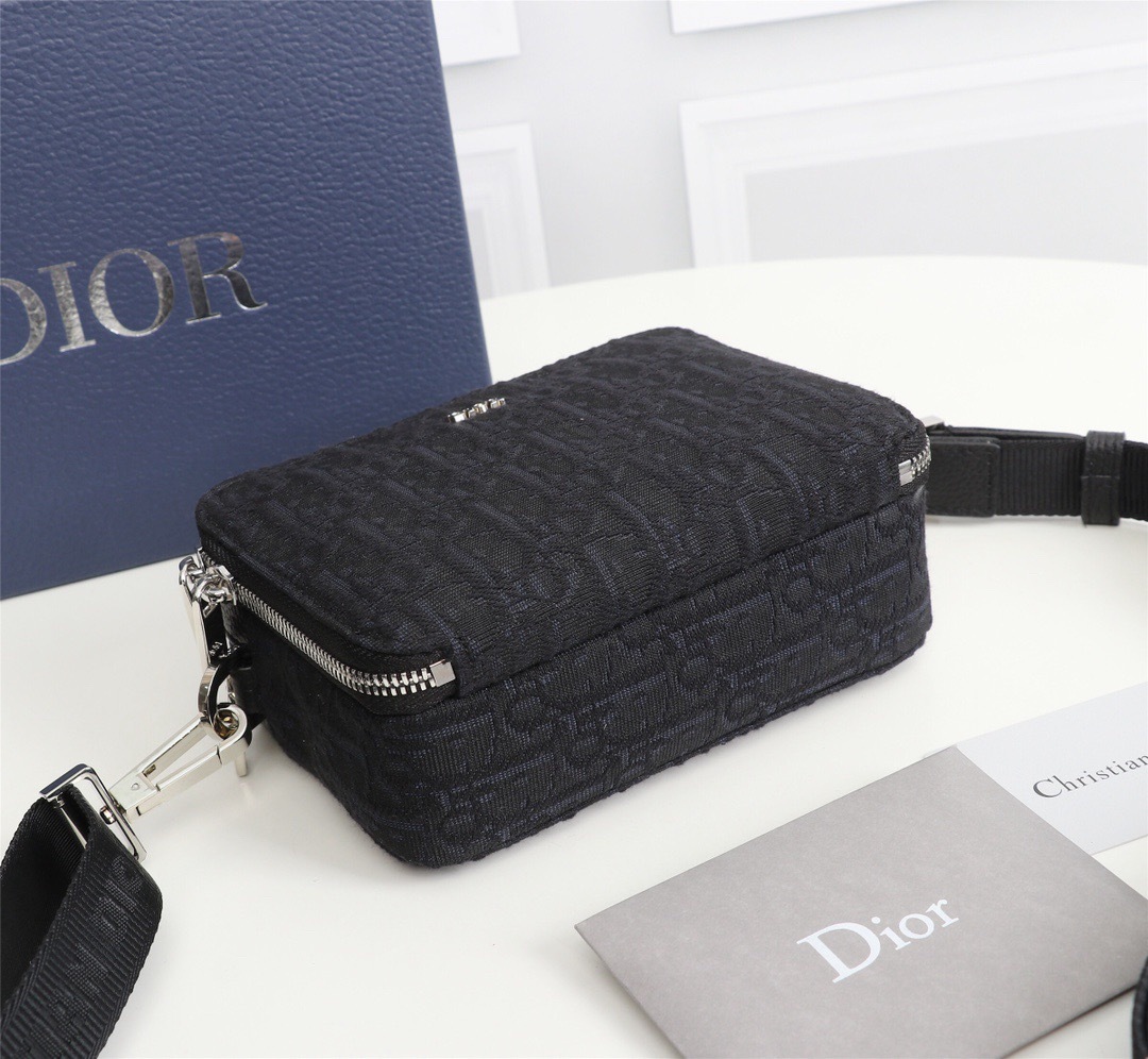 DIOR’s new men’s and women’s chain cross-body saddle tote one-shoulder small square bag-comes with gift box