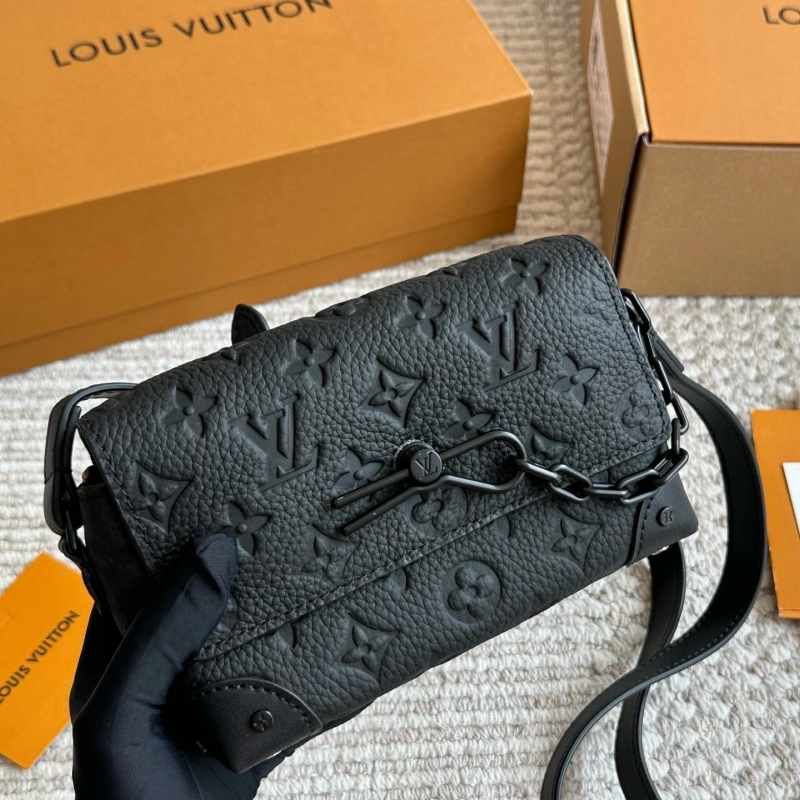 I got a versatile black men’s bag-box