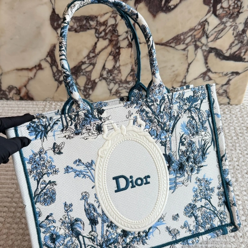 Latest Fashion 3D Embossed Tote Bag – Unique Handcrafted Embroidery for a Luxe Daily Look-box