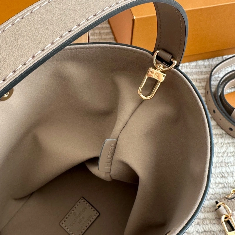 The BB25ss bucket bag-box