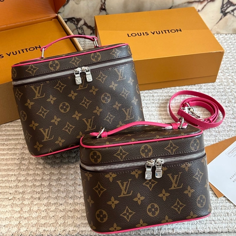 With a long shoulder strap, it can be worn crossbody and packaged in a cowhide gift box-box