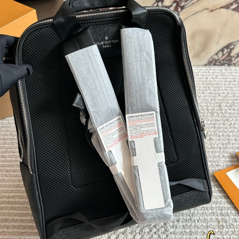 L home backpack ● ultra-high-definition hardware l0go logo-no box