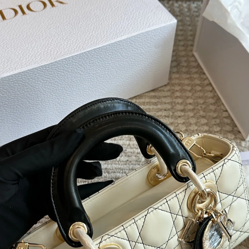 The white and black color of the new D-joy-box