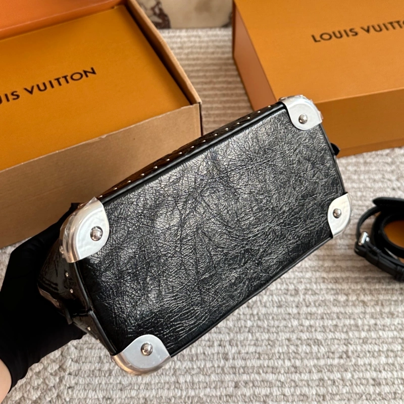 The new Alma shell bag  -box