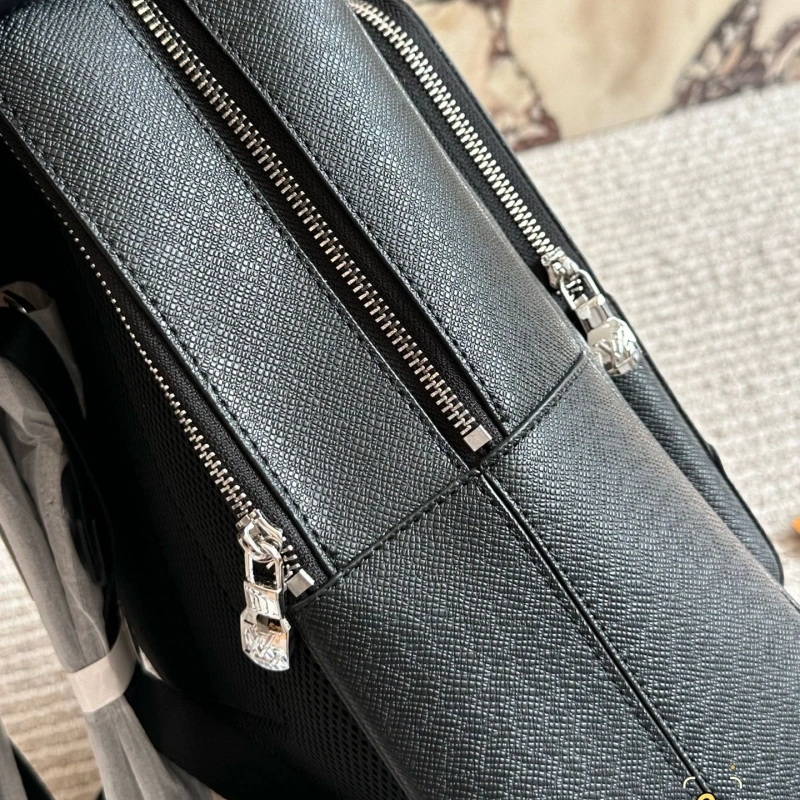 L home backpack ● ultra-high-definition hardware l0go logo-no box