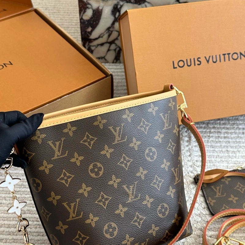 Old-fashioned canvas + vegetable-tanned leather red and brown lining-box