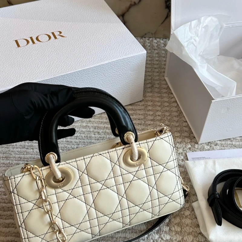 The white and black color of the new D-joy-box