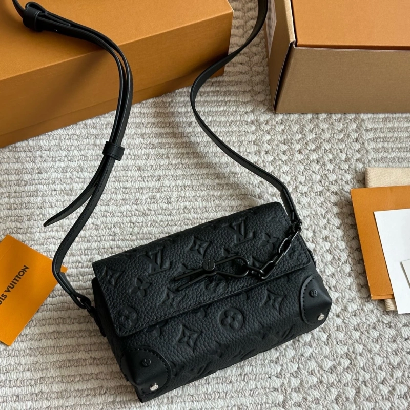 I got a versatile black men’s bag-box
