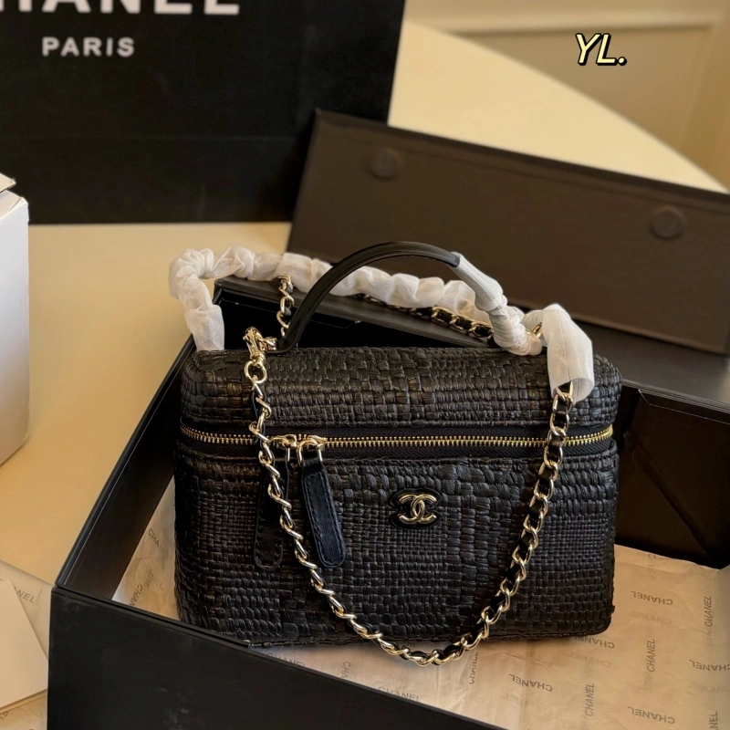Made of woven straw with a metal chain. It’s retro yet stylish-box