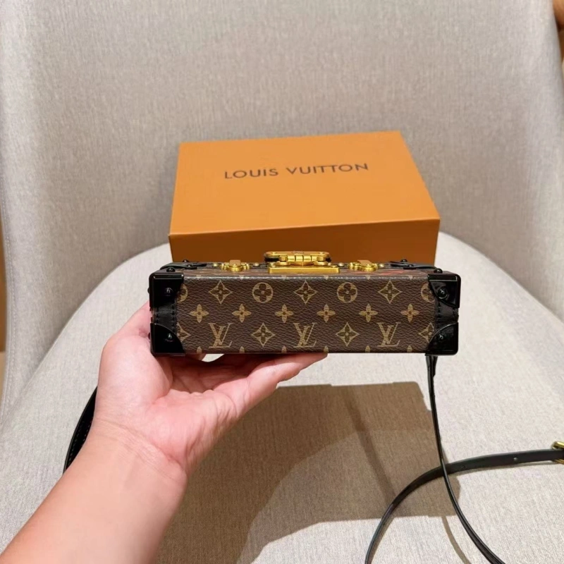 Hard square box-box