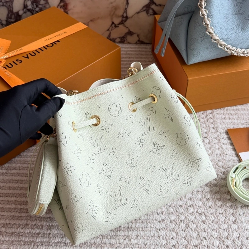 Broderie anglaise calfskin-box