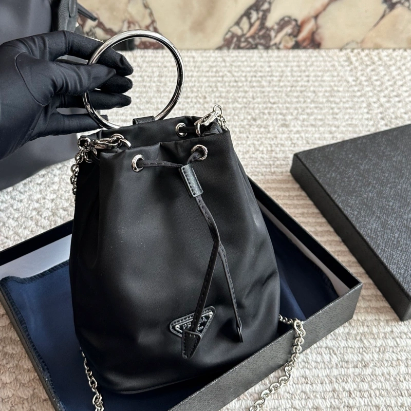 Wear an artifact bucket bag-box