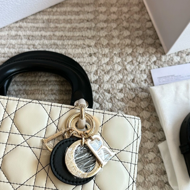 The white and black color of the new D-joy-box