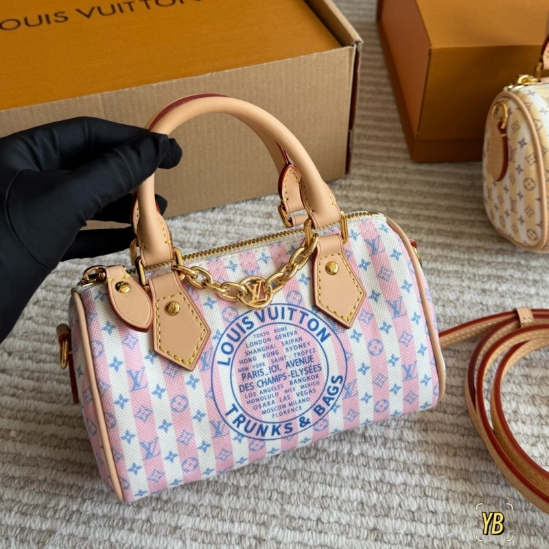 Vegetable-tanned leather trim with gold chain-box
