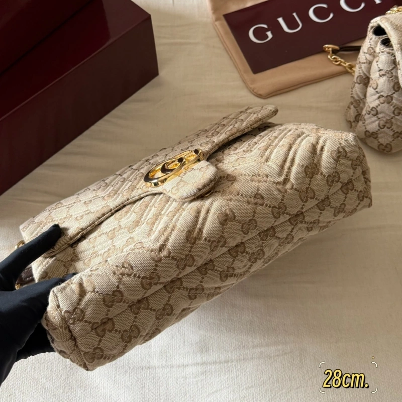 Ultimate Old Money Style: V-Shaped Diamond Quilted Design-box