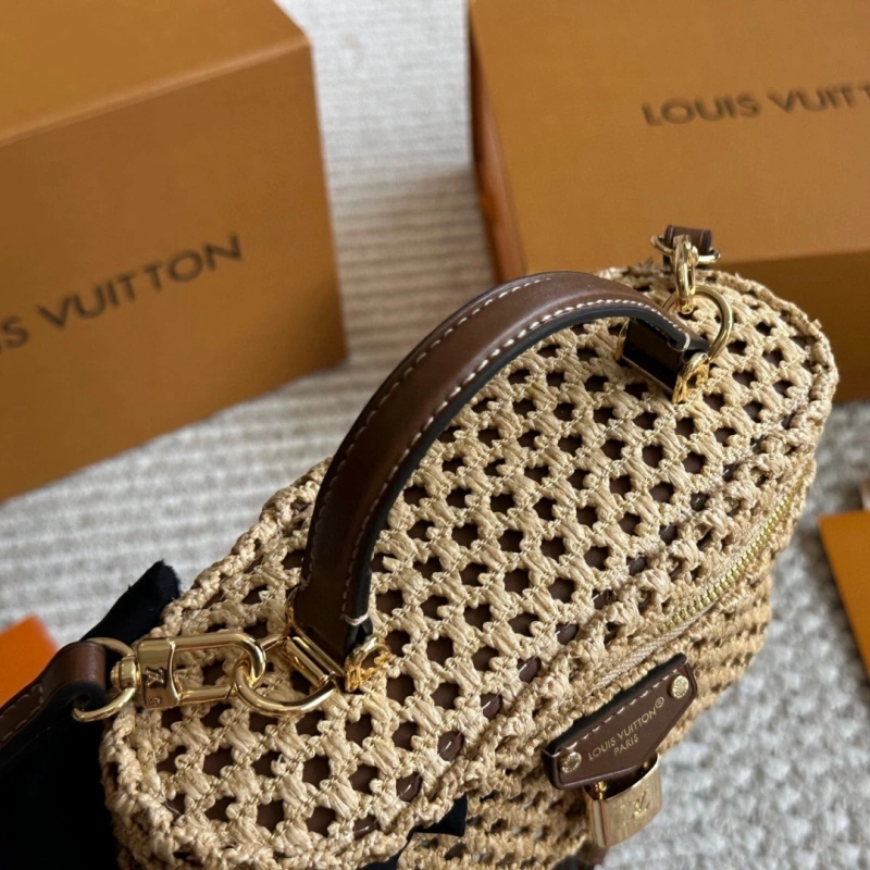 L’s latest raffia bag-box