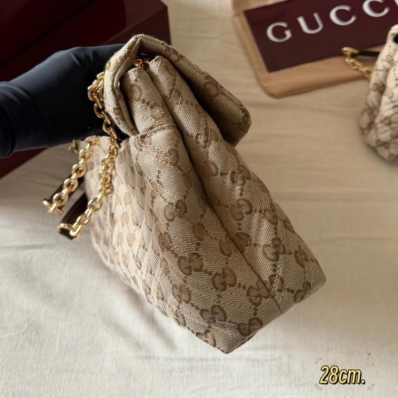 Ultimate Old Money Style: V-Shaped Diamond Quilted Design-box
