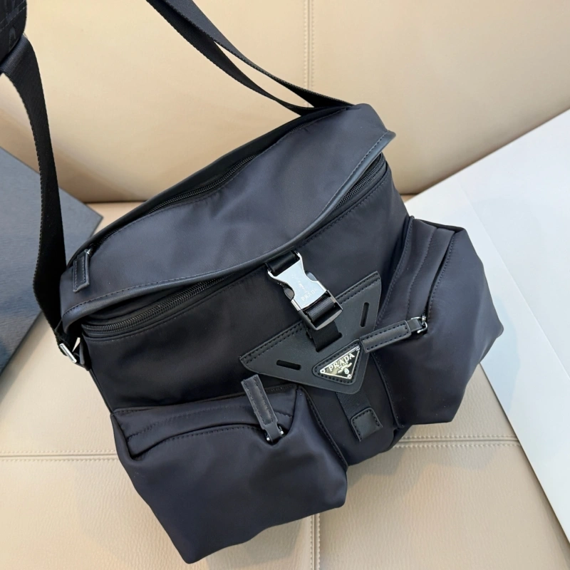 Durable & Scratch-Resistant Nylon Material-no box