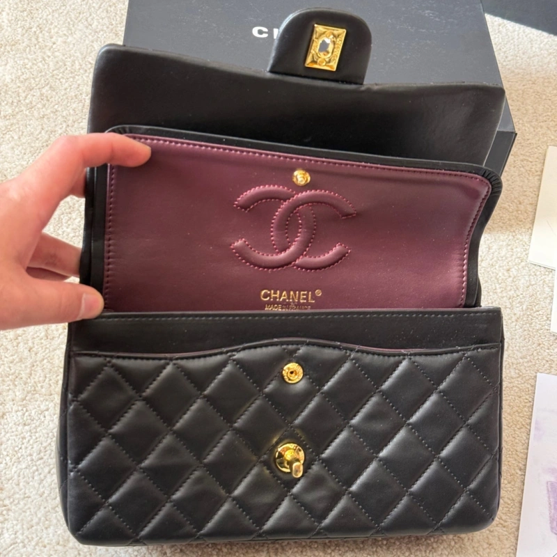 Classic Flap Bag with Chain Strap-box