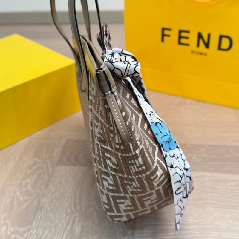Inspired by the art of origami, the shape of the bag can be changed at will-box