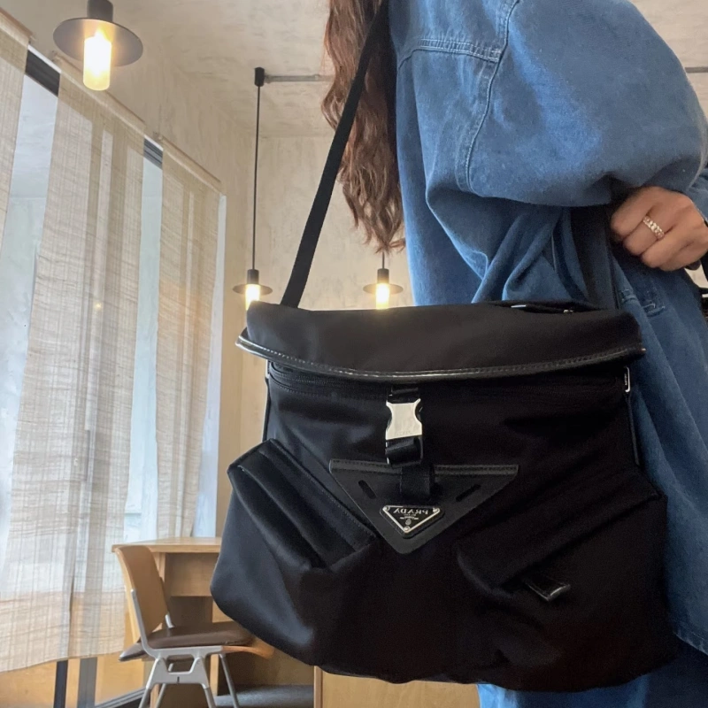 Durable & Scratch-Resistant Nylon Material-no box