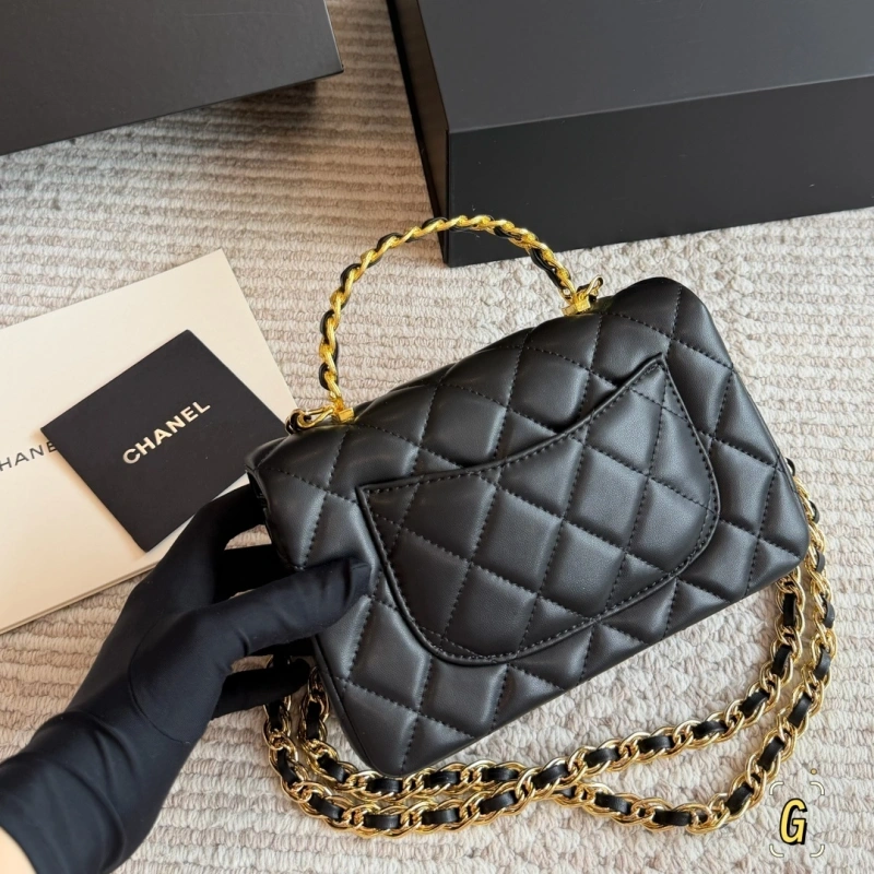 A fashionable and versatile classic that never goes wrong-box