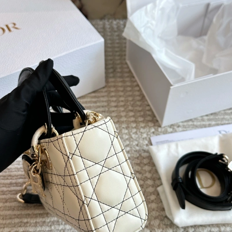 The white and black color of the new D-joy-box