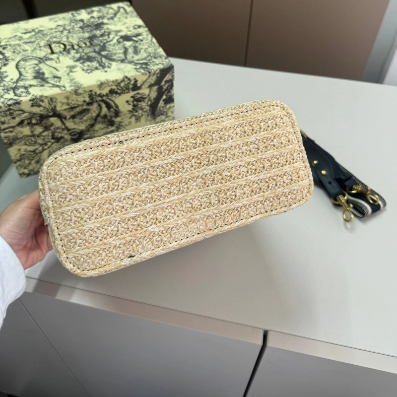 The essential woven bag for your collection-no box
