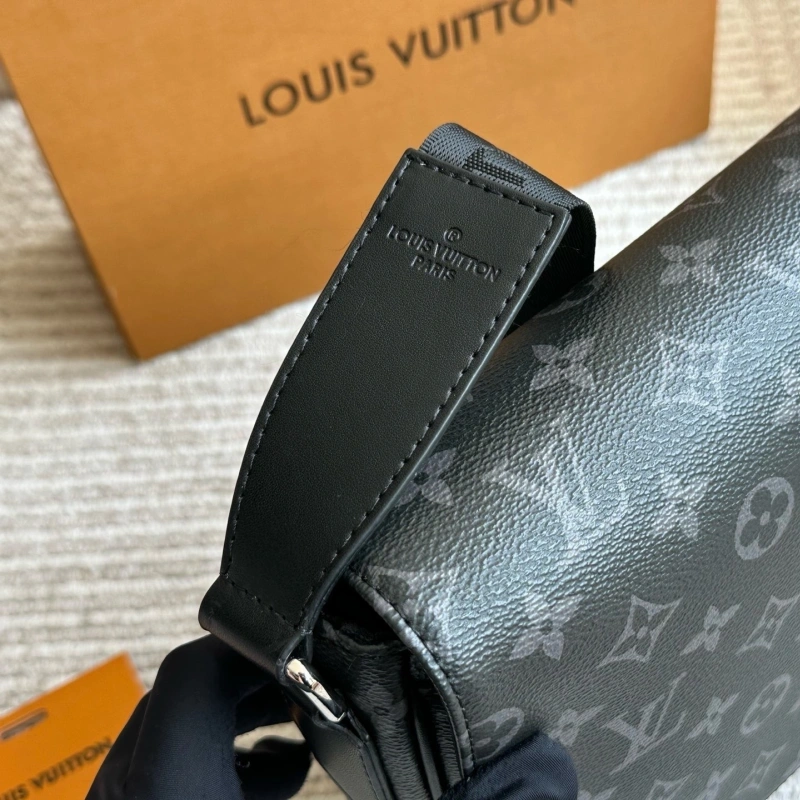 Classic flap messenger bag-box
