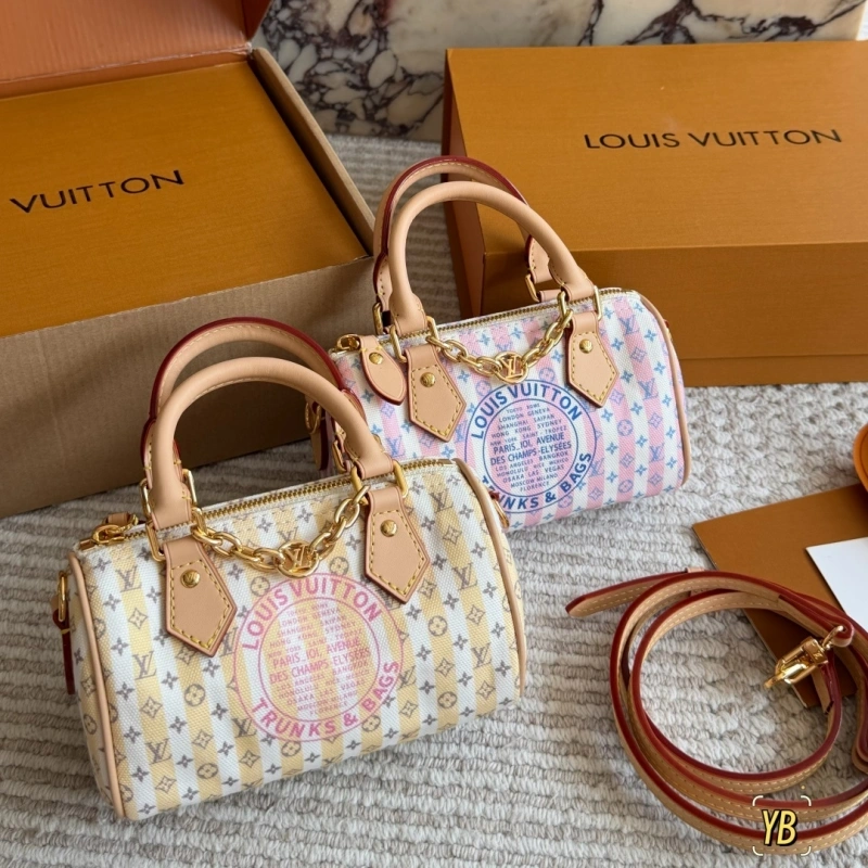 Vegetable-tanned leather trim with gold chain-box