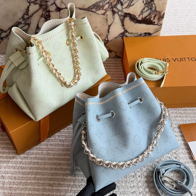 Broderie anglaise calfskin-box