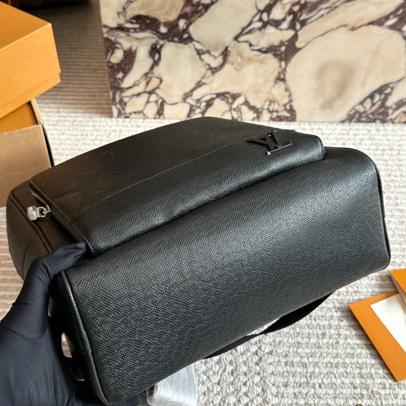 L home backpack ● ultra-high-definition hardware l0go logo-no box