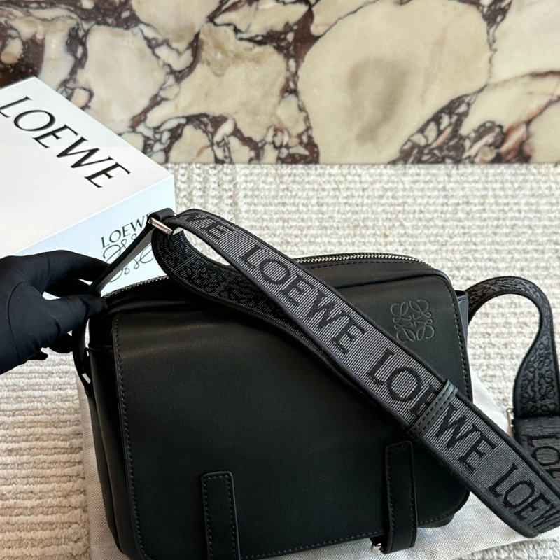 Wide strap printed flap messenger bag-box