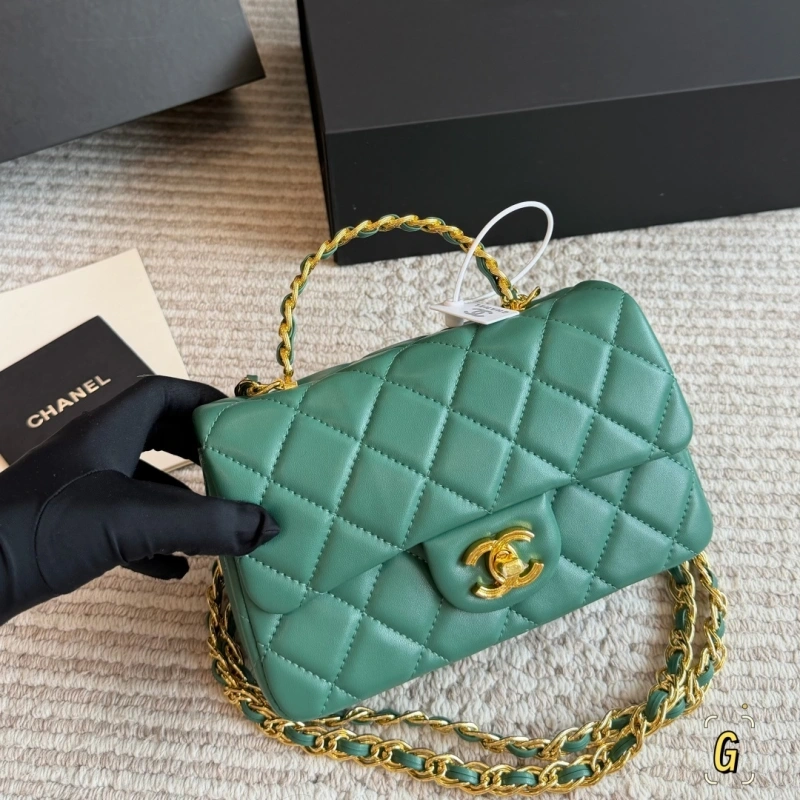 A fashionable and versatile classic that never goes wrong-box