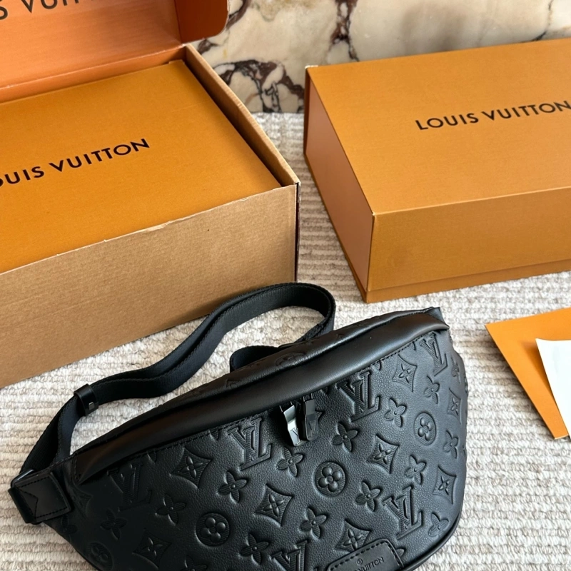 Cowhide chest bag. The ultimate cool gift for my boyfriend!-box