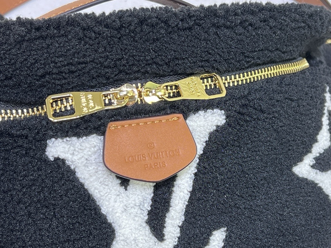 LV fashion new backpack casual waist bag cross-body bag outdoor sports backpack-without packaging box