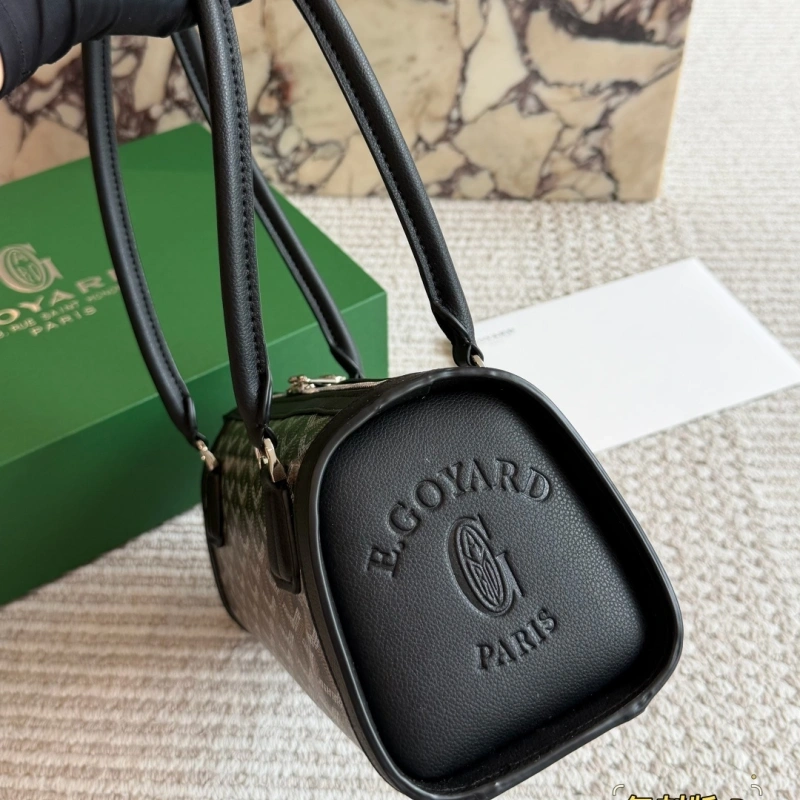 An easy-to-match Baguette Bag for daily wear-box