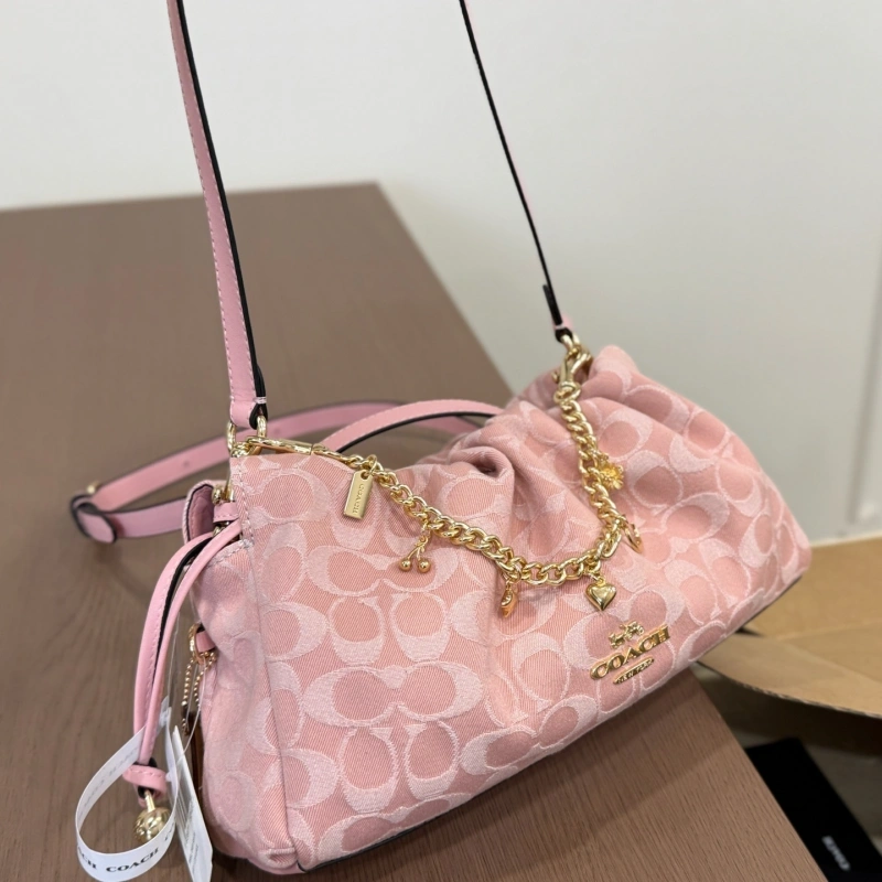 New arrival shoulder bag: stylish and durable-box