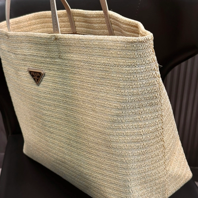 Natural straw tote bag (No box included)