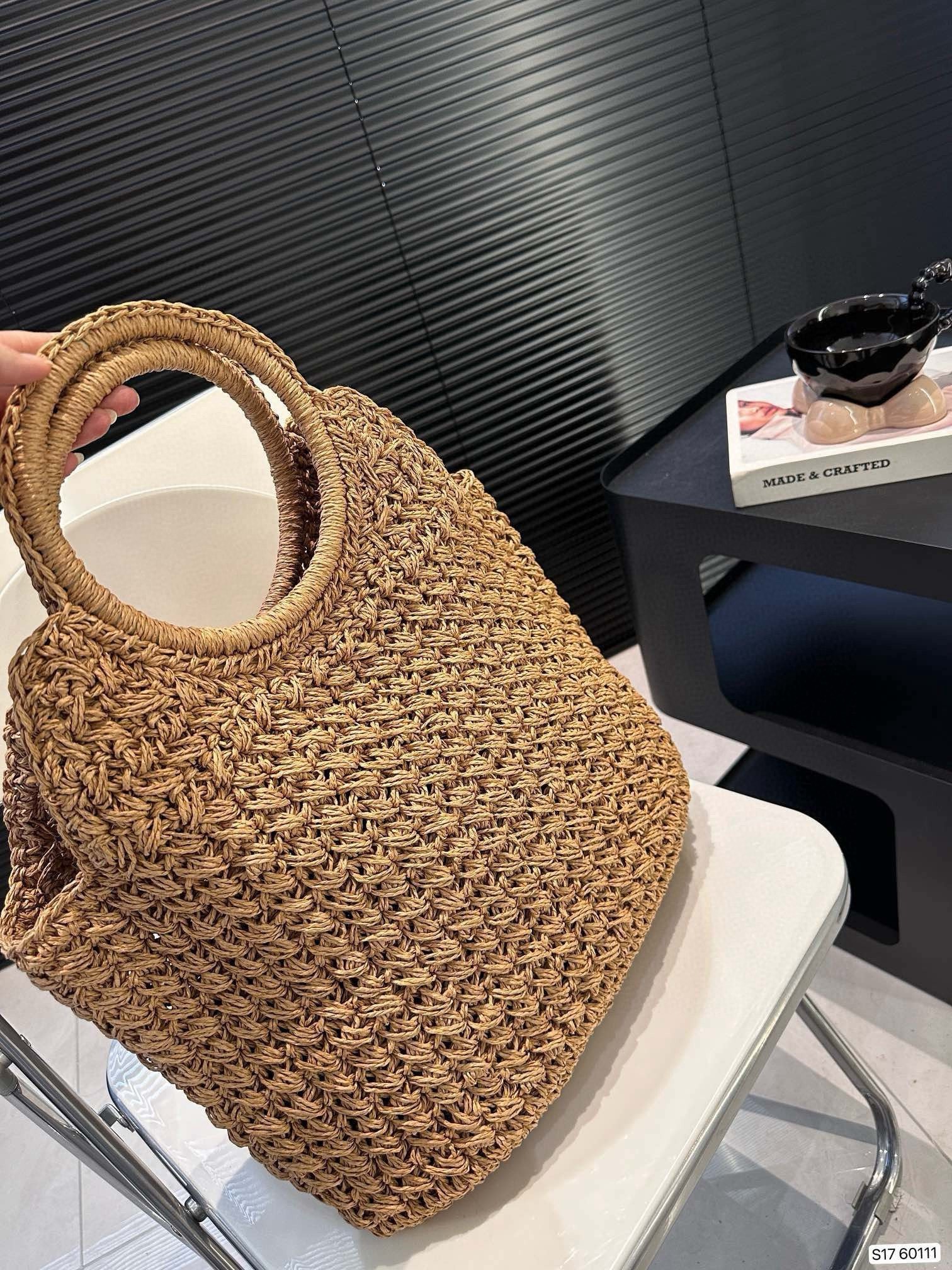 Large capacity niche design casual zipper tote bag backpack bag trendy relief handbag shoulder bag-Without  box