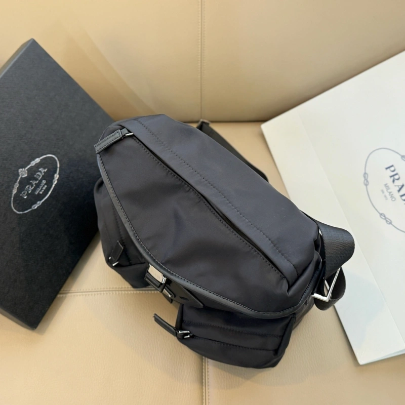 Durable & Scratch-Resistant Nylon Material-no box