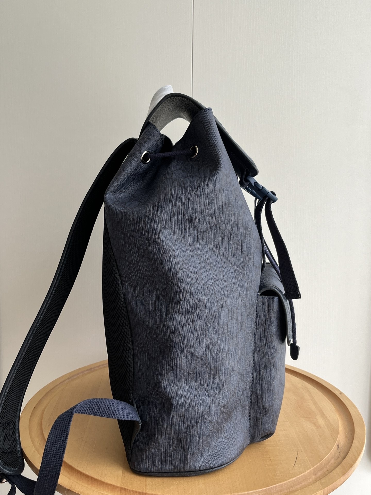 Popular bucket bag shoulder bag handbag light luxury backpack simple shoulder bag men’s and women’s single commuter-without packaging box