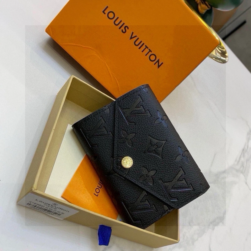 Women’s wallet , all cowhide inside and out-box