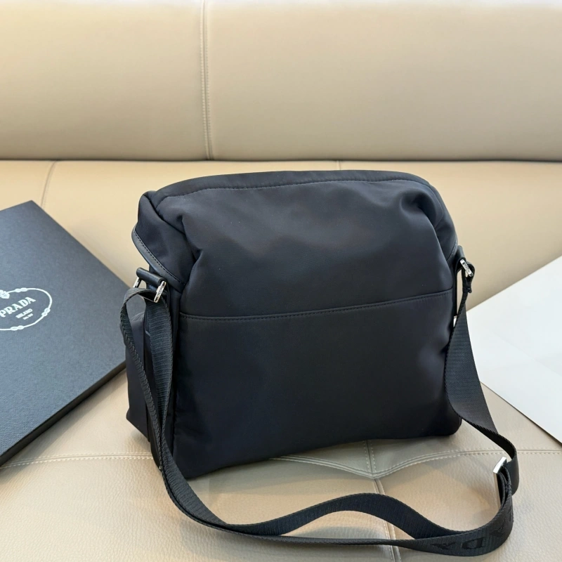 Durable & Scratch-Resistant Nylon Material-no box